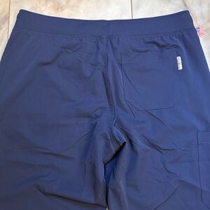 Ava Theresa scrubs NWT size Medium